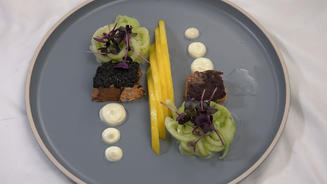 Geräucherter Lachs mit Gurke und Mango