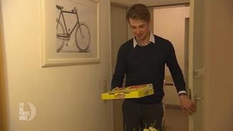 Da steht ein Pizza-Bote vor der Tür!