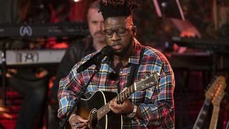 Kelvin singt "SDP"-Song für seine Oma