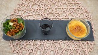 Ziegenkäse-Creme-Brûlée mit Salat