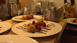 Topfenknödel/ Semmelbrösel