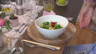 Frischer Feldsalat mit Orangenfilets