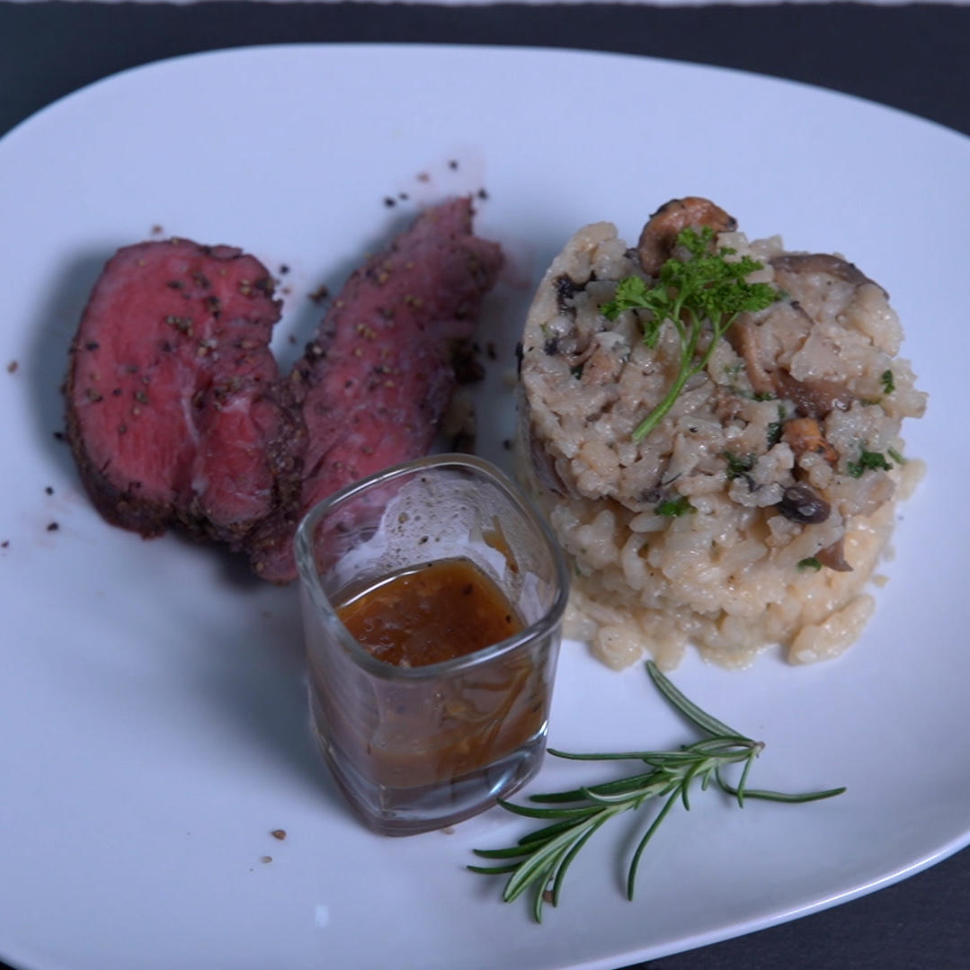 Rinderfilet mit Pilzrisotto und Portweinsauce