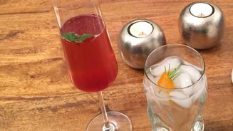 Sekt mit Erdbeer-Rhabarber Likör