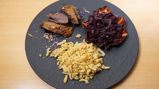 Hirschrücken mit Pumpernickelkruste