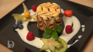  Erdbeercreme im Bisquitmantel