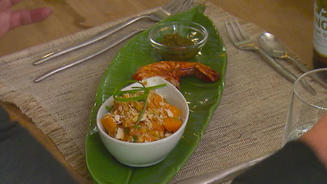 Asiatischer Papaya-Salat mit Scampi