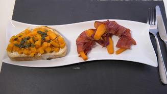 Kürbis-Bruschetta im Serrano-Mantel
