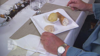 Neujahrswaffeln mit Sahnecreme