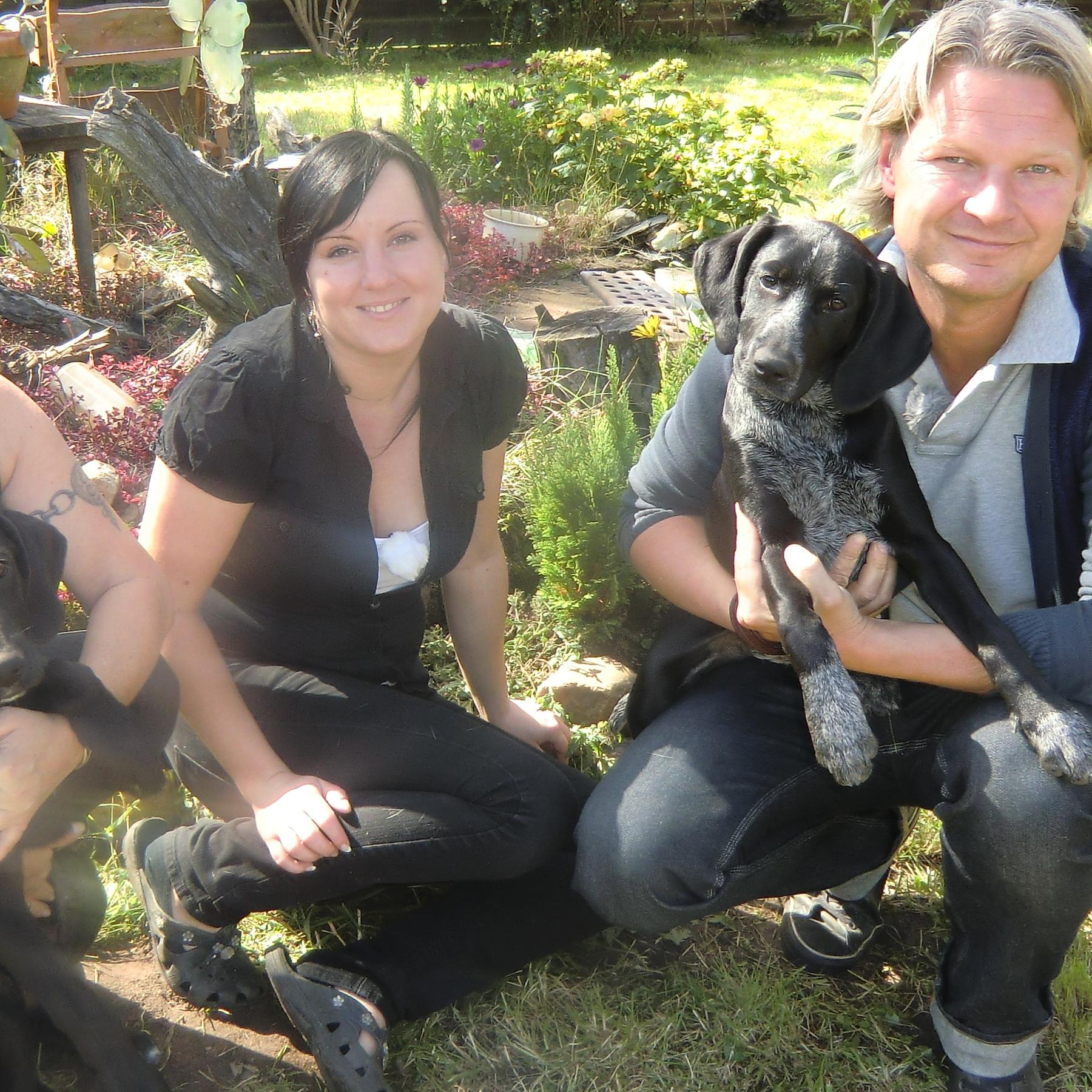 Tiere in Not - Frank Weber und Megasophagus-Welpen