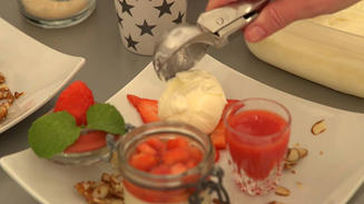 Buttermilch-Erdbeere-Crunch