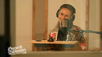 Lauras 2. Versuch im Tonstudio