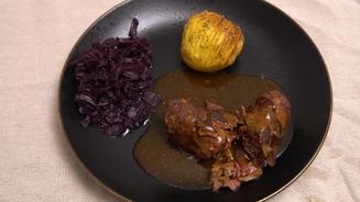 Roulade mit Fächerkartoffeln