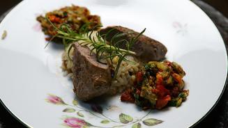 Lammfilet mit gehacktem Gemüse