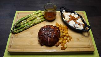 "BBQ-Chicken-Ball" mit grünem Spargel 