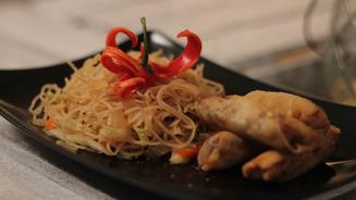 Pansit heiratet Lumpiang Shanghai