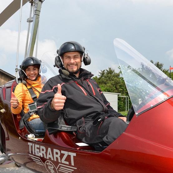 Vorschau1 - VOX-DOCMA TV-MANUELA BAUER - Diana Eichhorn und der fliegende Tierarzt Dr. Steffen Kappelmann im ultraleichten Tragschrauber Vorschau1 - VOX-DOCMA TV-MANUELA BAUER - Diana Eichhorn und der fliegende Tierarzt Dr. Steffen Kappelmann im ultraleichten Tragschrauber