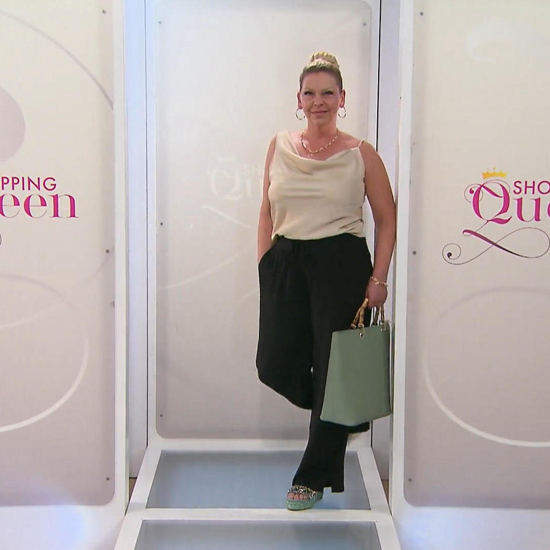 „Shopping Queen“-Kandidatin Petra macht auf dem Catwalk gute Miene zum bösen Motto. „Shopping Queen“-Kandidatin Petra macht auf dem Catwalk gute Miene zum bösen Motto.