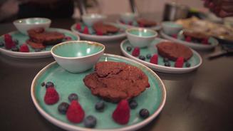 Schokotarte mit Himbeer-Eis