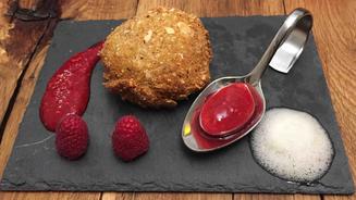 Gebackenes Eis – Himbeerravioli