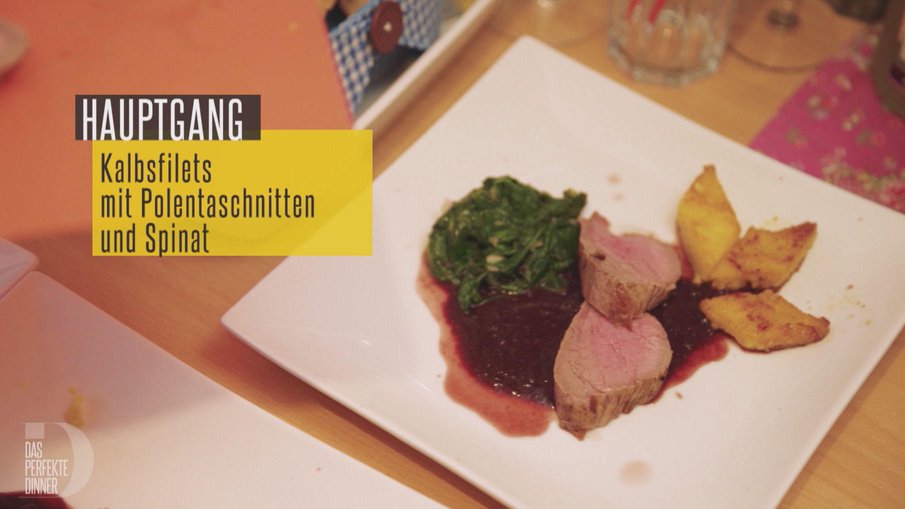 Kalbsfilet auf Portweinsauce mit Polentaschnitten und Babyspinat Kalbsfilet auf Portweinsauce mit Polentaschnitten und Babyspinat
