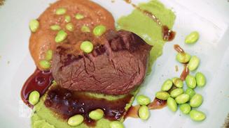 Steak mit Miso, Edamame, Erbsencréme