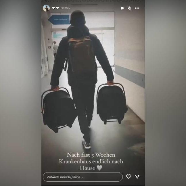 Nur einmal, als Mariella D'Auria mit ihren Babys das Krankenhaus verlassen durfte, postete sie ein Foto von ihrem Liebsten - allerdings von hinten.