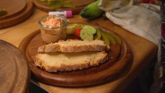 Grieben Chutney und Paprika Creme