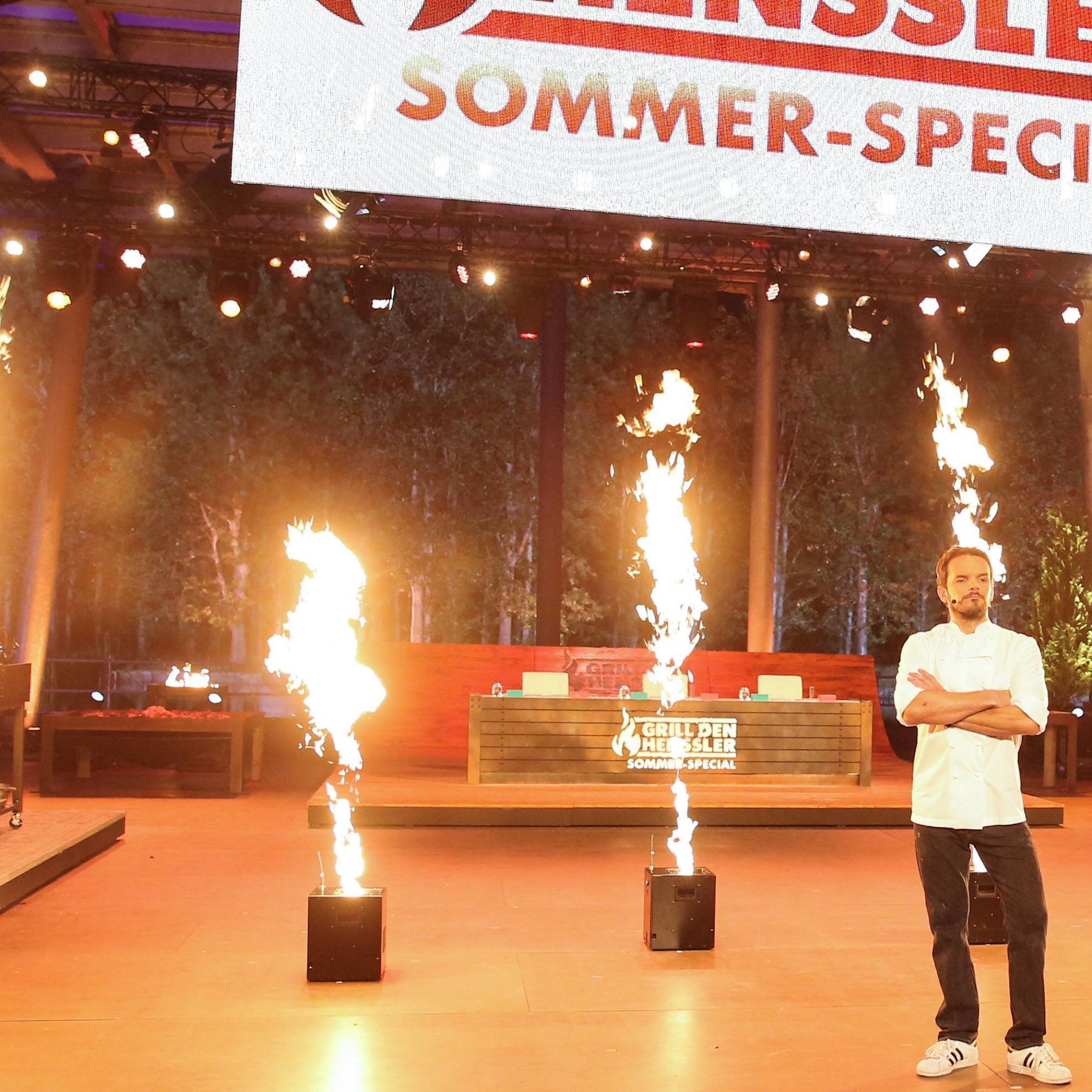 Fernsehkoch Steffen Henssler GER VOX TV Aufzeichnung Grill den Henssler Sommer Special von der S Fernsehkoch Steffen Henssler GER VOX TV Aufzeichnung Grill den Henssler Sommer Special von der S