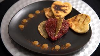 Tatar Tonnato mit Parmesantalern 