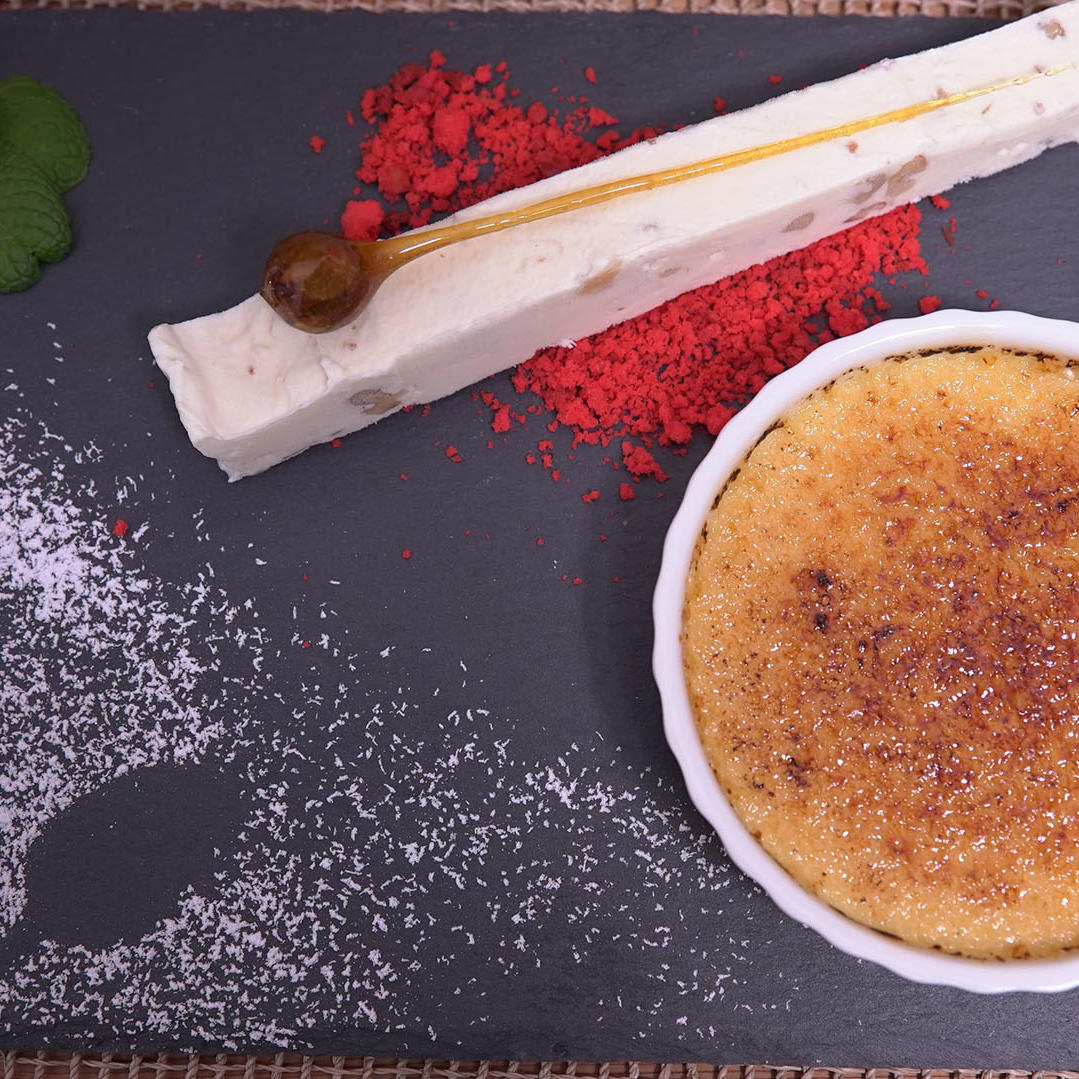 Crème Brûlée mit Heu-Walnuss Parfait