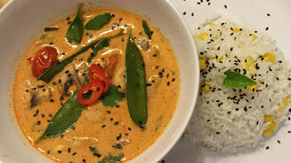 Red-Thai-Chicken-Curry mit Kokos-Reis