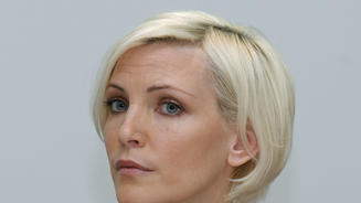 Model mit Saubermannweste
