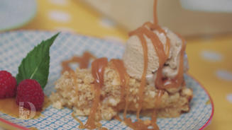 Aprikosen-Macadamia-Tarte mit Tonkaeis