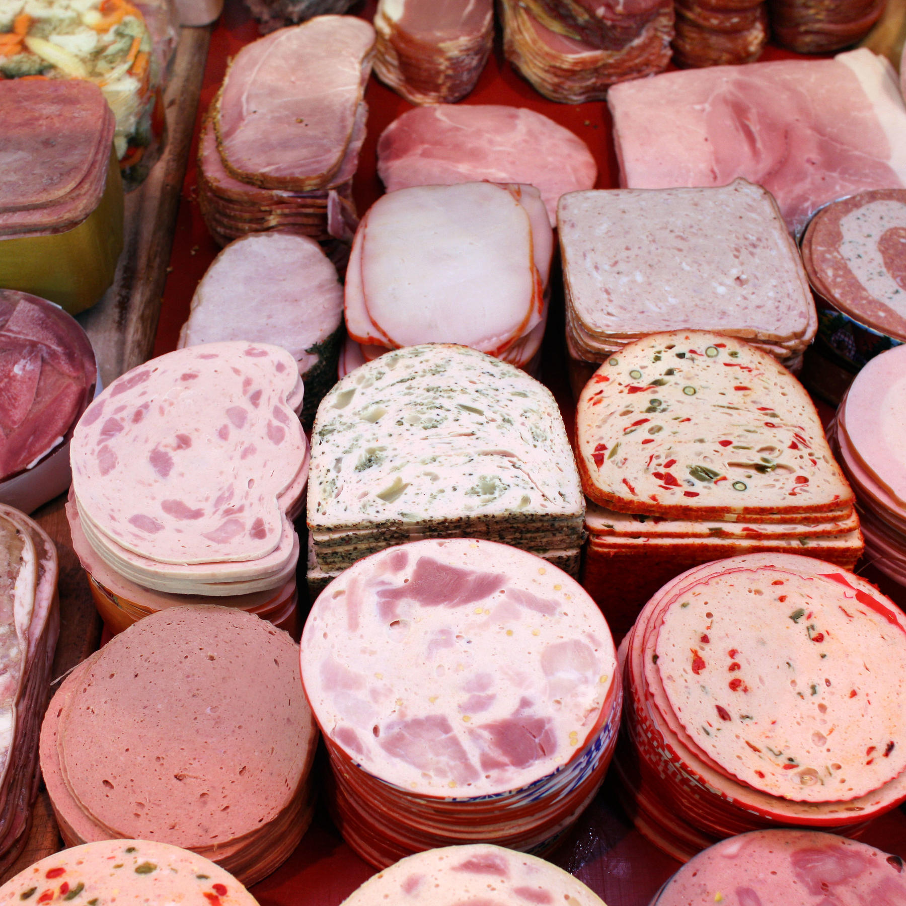 Wursttheke einer Fleischerei Wursttheke einer Fleischerei