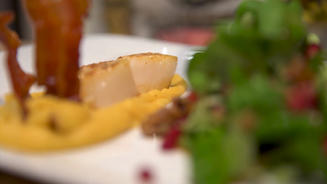 Feldsalat mit Steckrübenpüree