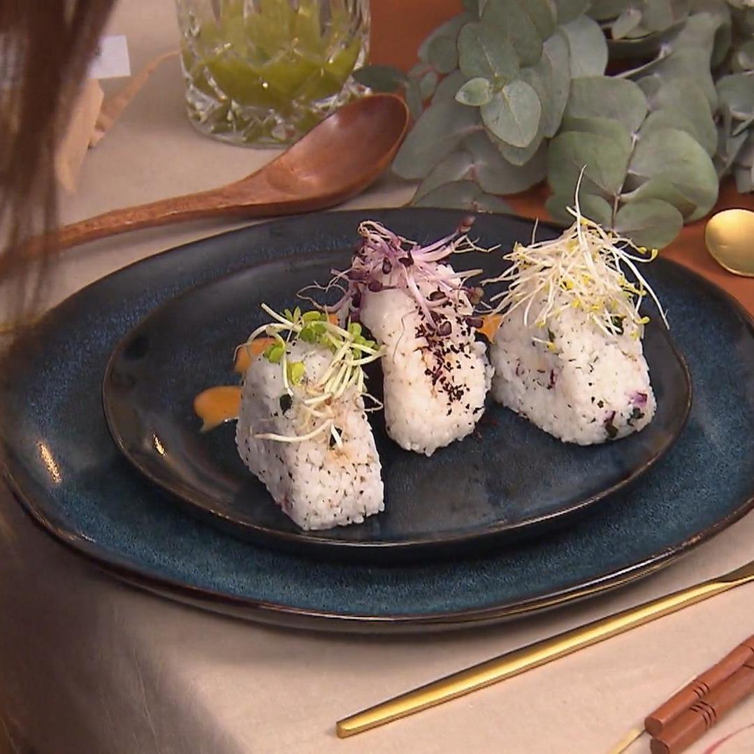 Sehen doch eigentlich ganz lecker aus, die Onigiri von Sabrina - trotz Thunfisch aus der Dose. Sehen doch eigentlich ganz lecker aus, die Onigiri von Sabrina - trotz Thunfisch aus der Dose.
