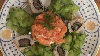 Lachstatar mit Avocadocreme