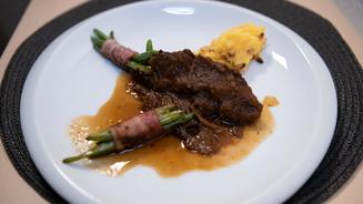 Ochsenbäckchen mit Polenta und Gemüse