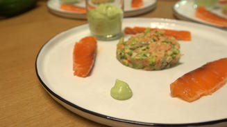 Duett vom Lachs an Avocado mit Hickory