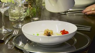 Weiße Tomatensuppe mit Jakobsmuschel