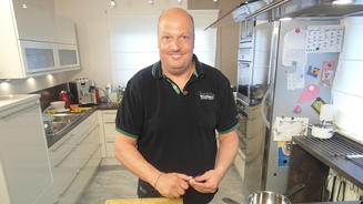 Belohnungsküsschen für die Gattin