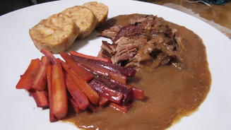 Frischlingskeule an Quitten-Gewürzsoße