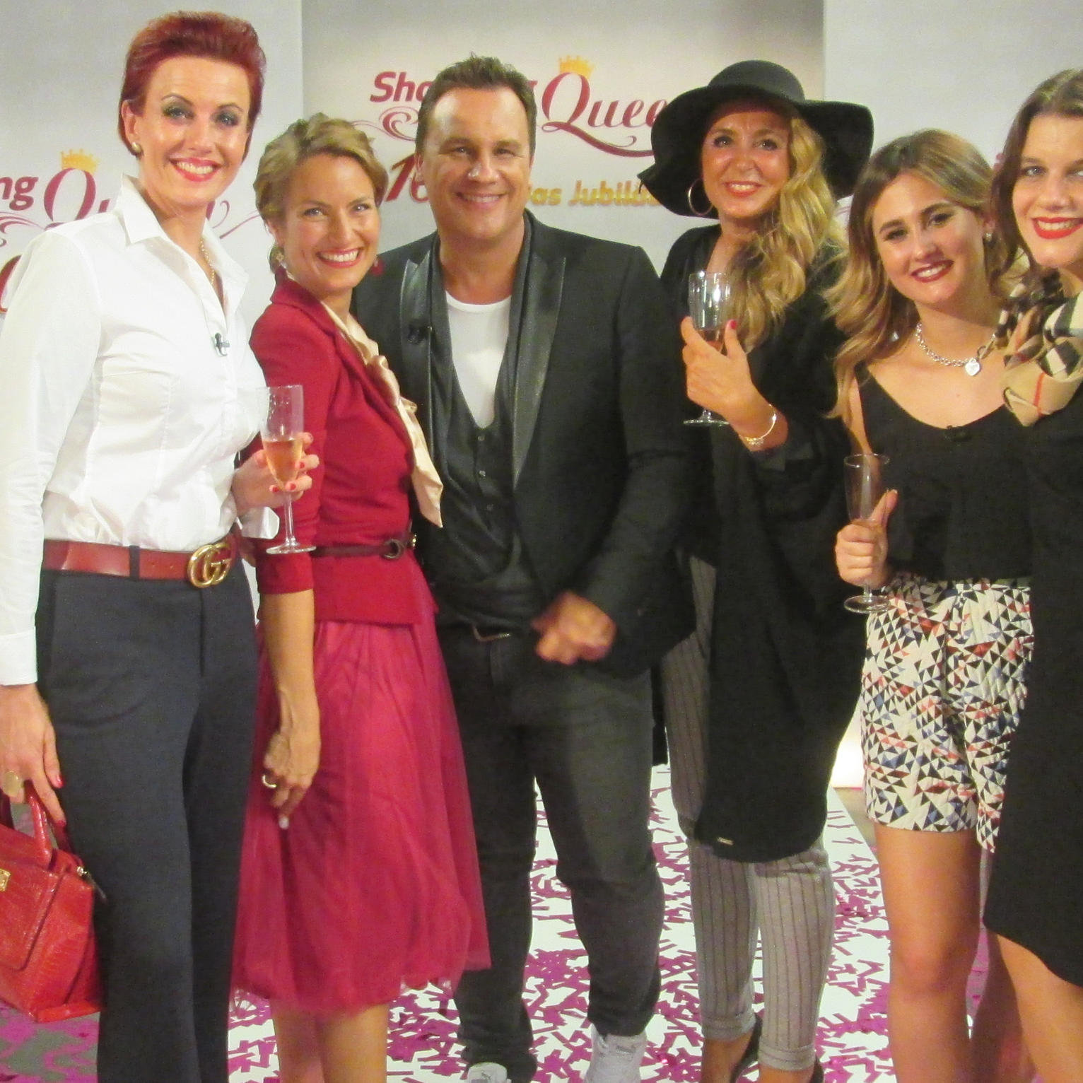 Shopping Queen Bonn 2016 Finale Gruppe.jpg Shopping Queen Bonn 2016 Finale Gruppe.jpg