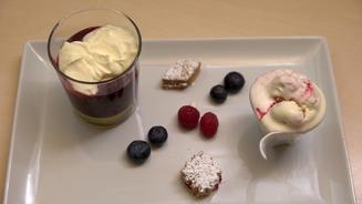 Beerenvariationen mit Eierlikörcreme