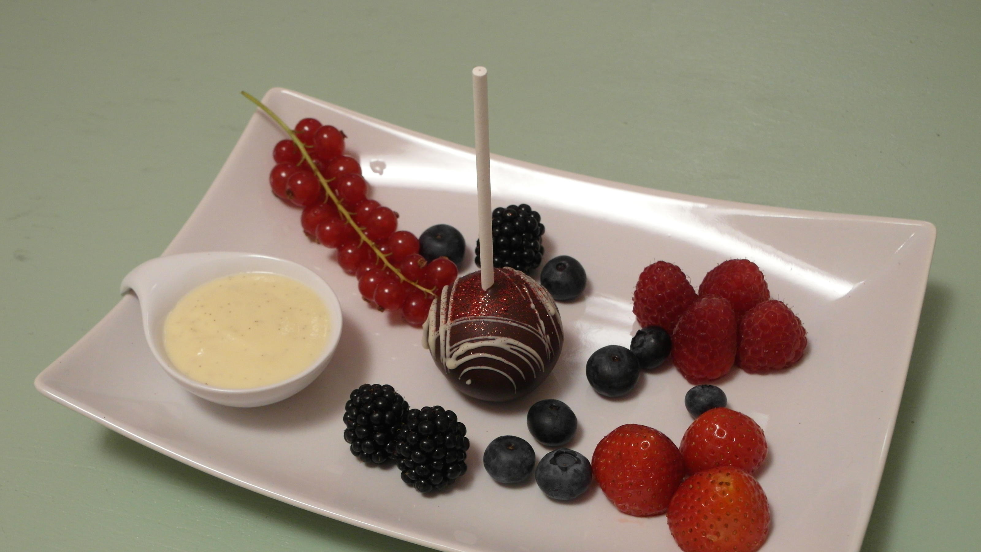 Marvins Nachspeise: Schokoladen Cake Pops mit Früchten