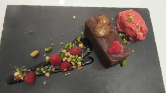 Schokonougatkuchen mit Himbeer-Sorbet