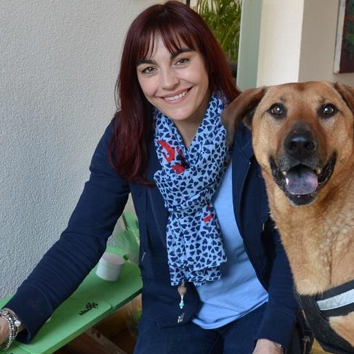 Tiergeschichten2 - VOX-DOCMA TV - Diana Eichhorn mit Erdnusswarnhund Smarti