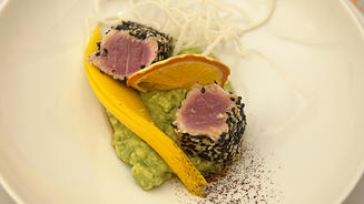 Kurzgebratener Thunfisch mit Sesam