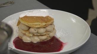 Maroni-Millefeuille mit Beerenspiegel